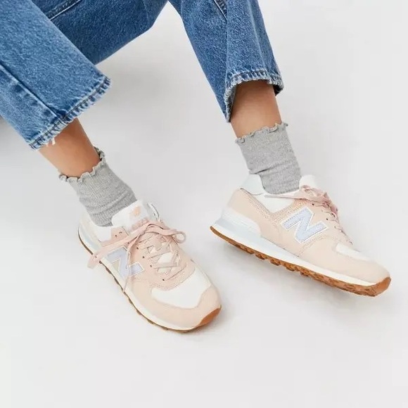 New Balance 574 Women’s Sneaker - Picture 3 of 8